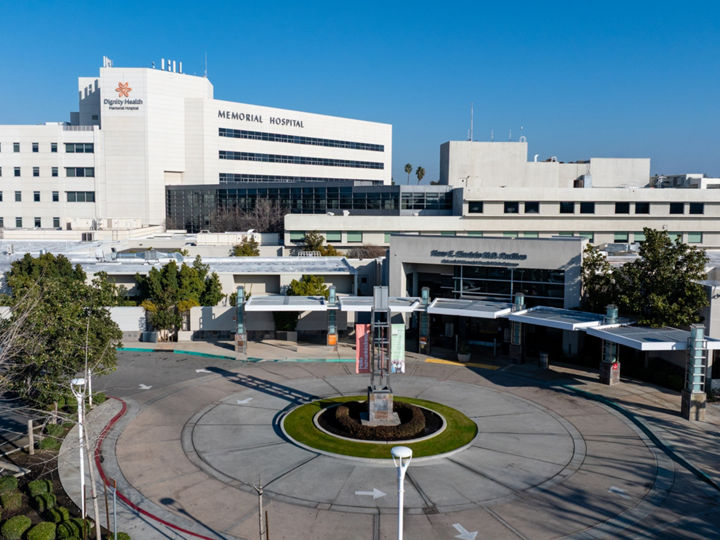 Exterior front view of Dignity Health – Memorial Hospital