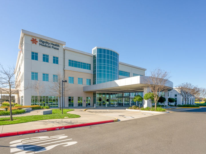 Exterior front view of Dignity Health Plaza Ambulatory Surgery Center