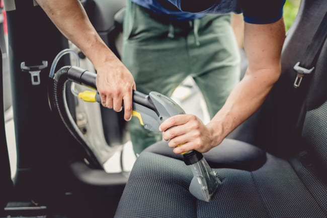 Cómo limpiar la tapicería del coche