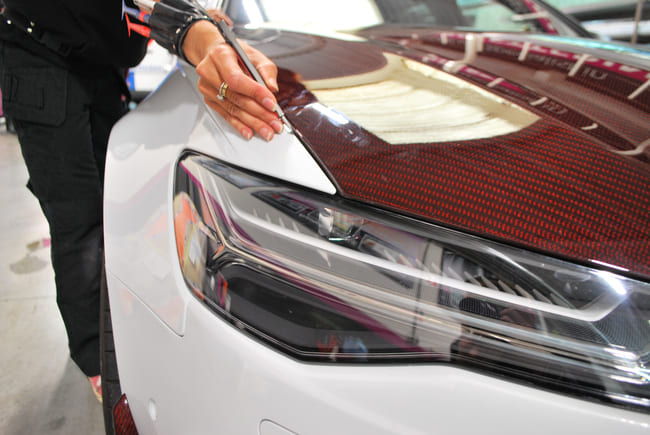 Pros y contras de pintar coche con vinilo líquido -canalMOTOR