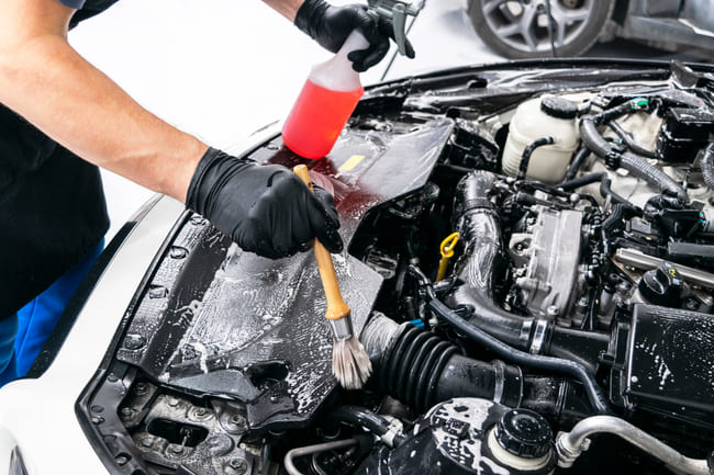 Limpiar y eliminar restos de aceite y grasa en el circuito de refrigeración  de su vehículo 