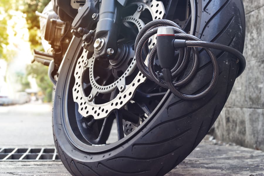 Qué debe tener una buena cadena antirrobo para la moto?