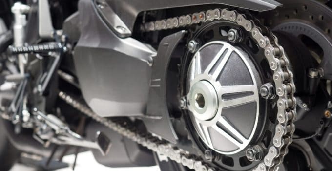 Cómo realizar el mantenimiento de la cadena de tu moto - TAD Motor