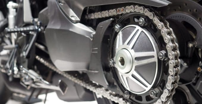 5 motivos por los que limpiar y engrasar la cadena de la moto