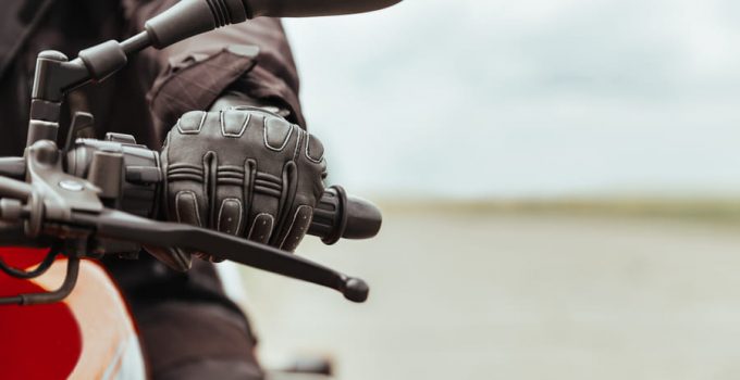 Ako si vybrať rukavice na motorku