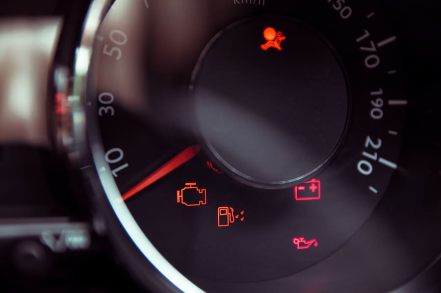 Die Kontrolllämpchen Ihres Autos: Werte nach Farbe