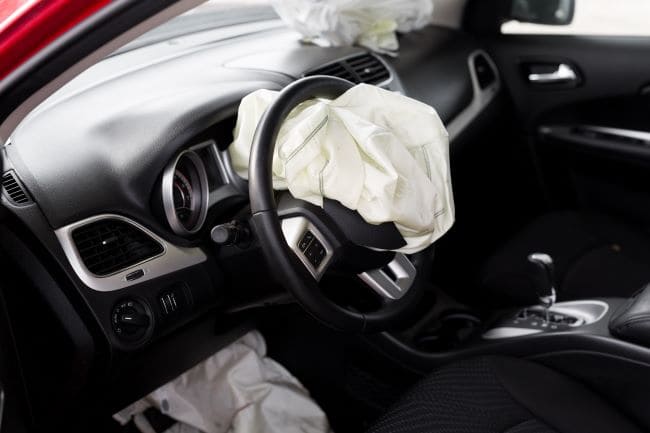 il modulo di controllo attiva le cariche propellenti degli airbag