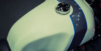 Come togliere la ruggine dal serbatoio di benzina della moto