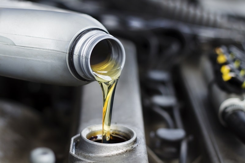 Sünteetiline õli vs mineraalõli: mis on parim õli teie autole