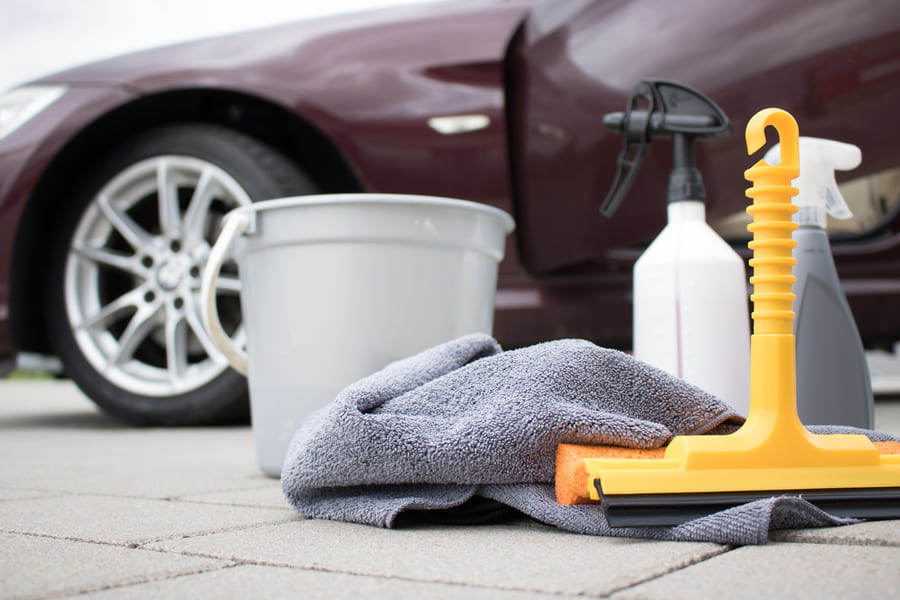 Cleaning car. Vehicle the clean. Too much items in a vehicle.