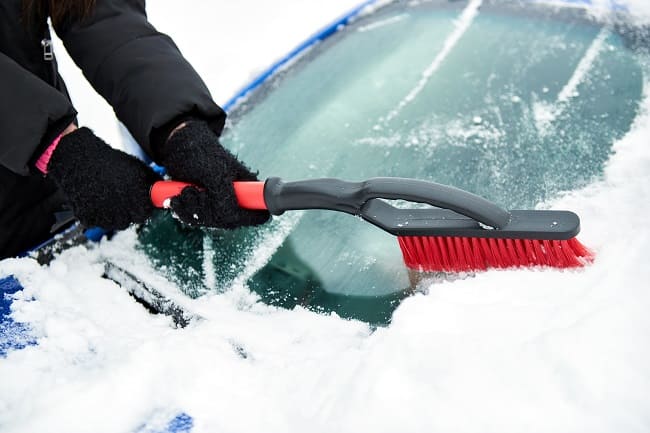 12 tips  to drive safely in winter