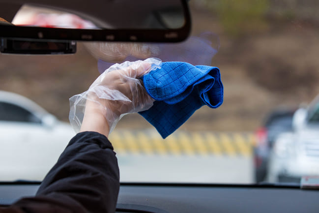 Autoscheiben streifenfrei putzen 