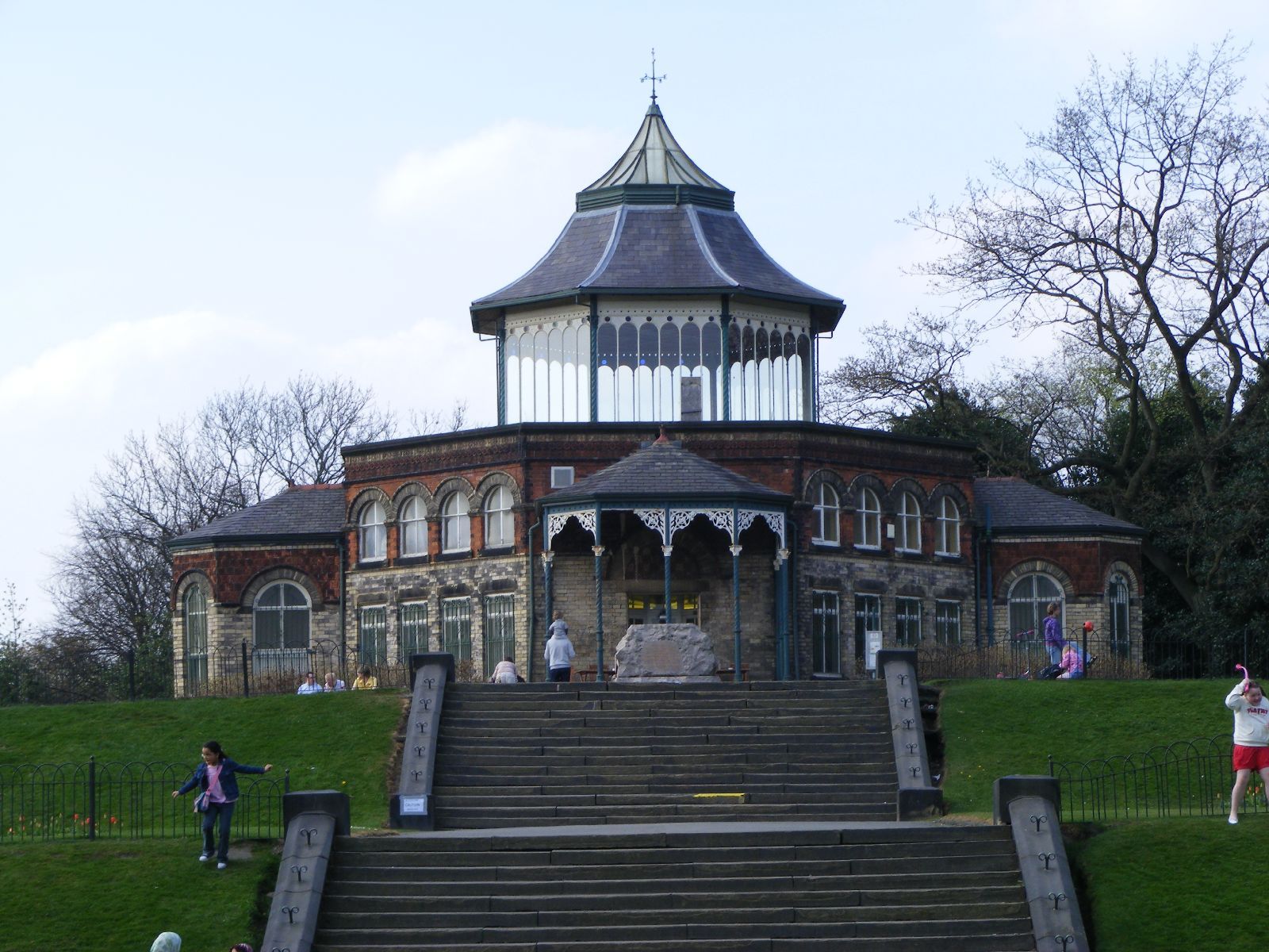 Pavillion, Mesnes Park