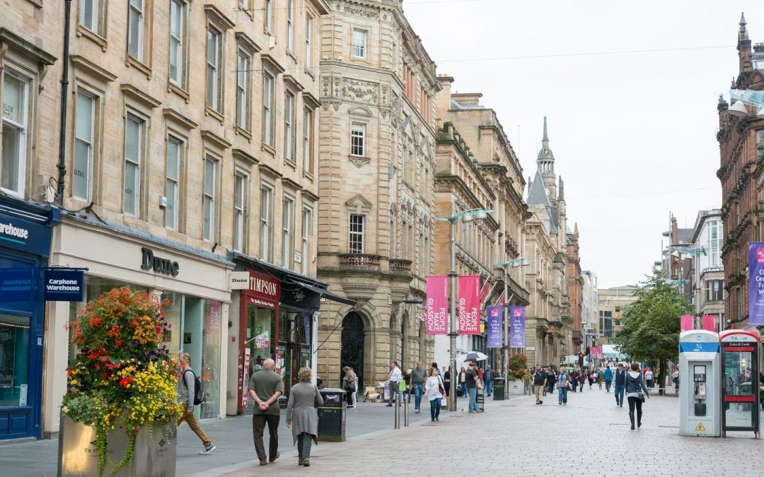 Luton Hight streets with many people