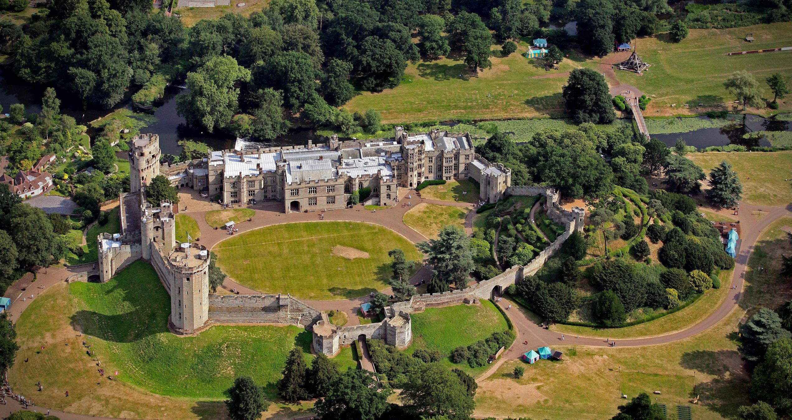 a view of Warwick Castle