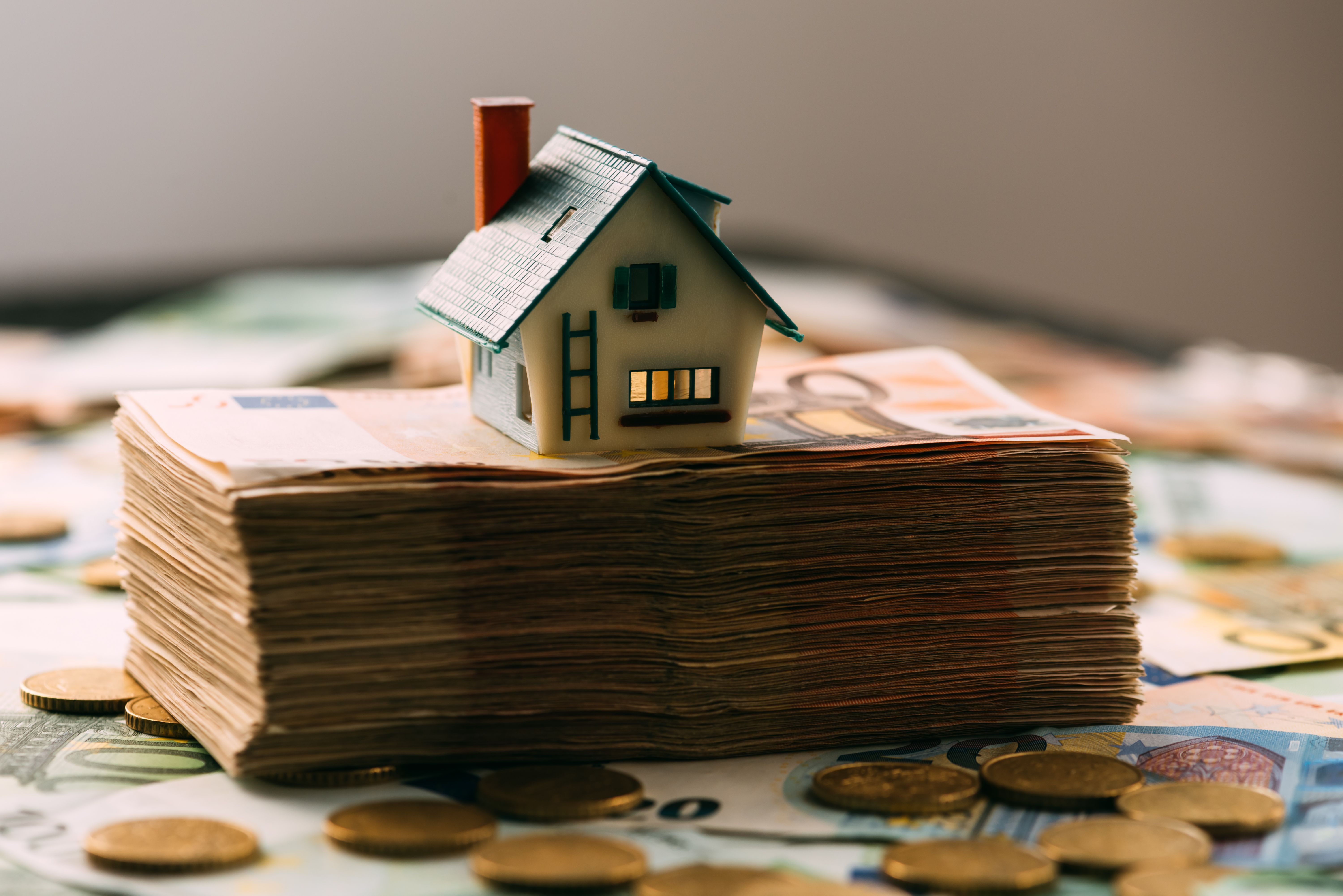 A house model on a cash stack