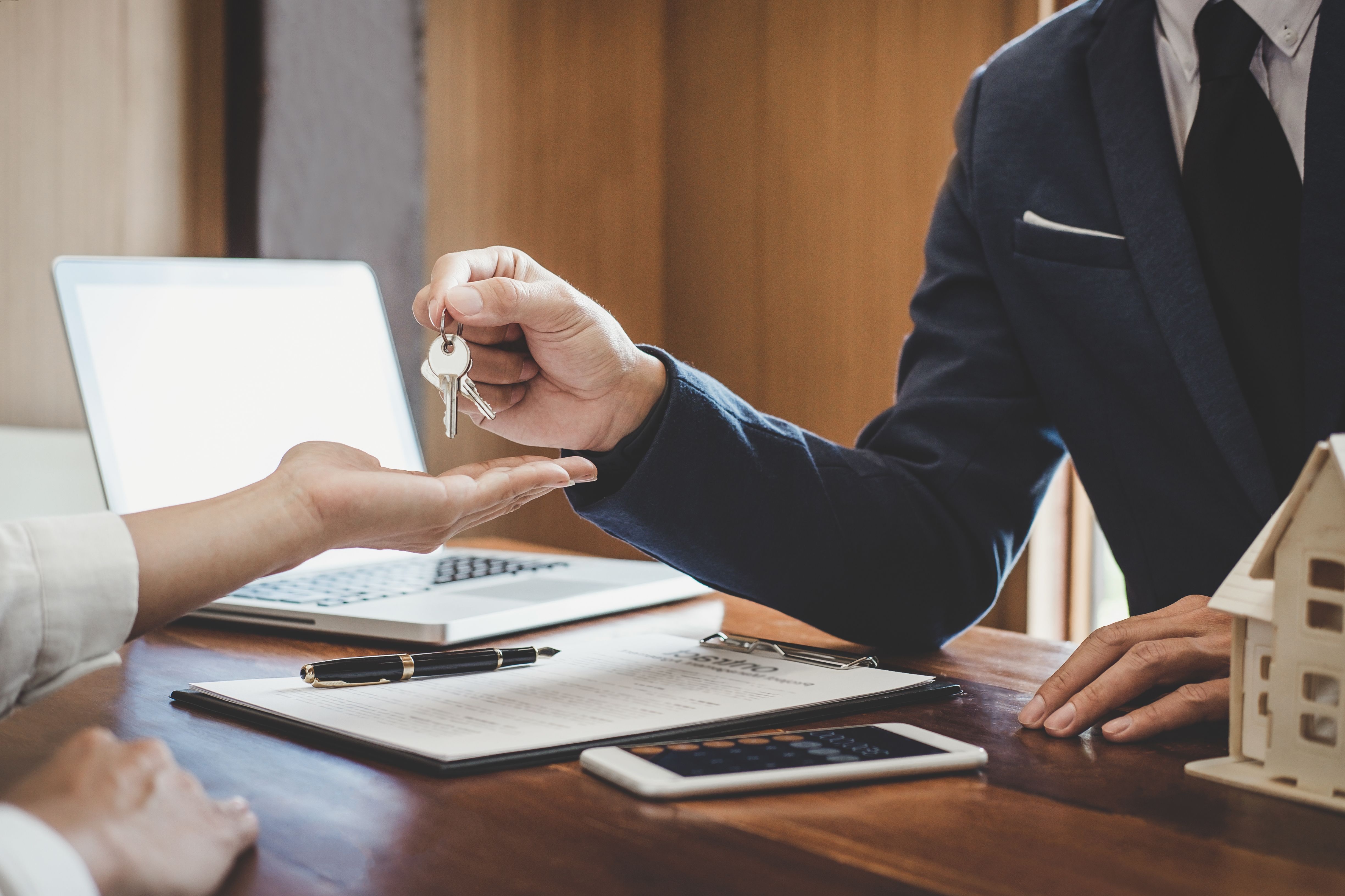 A man holding the keys after signing rental documents