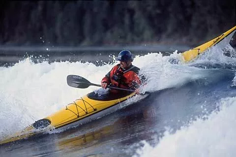 10 accesorios básicos para practicar kayak