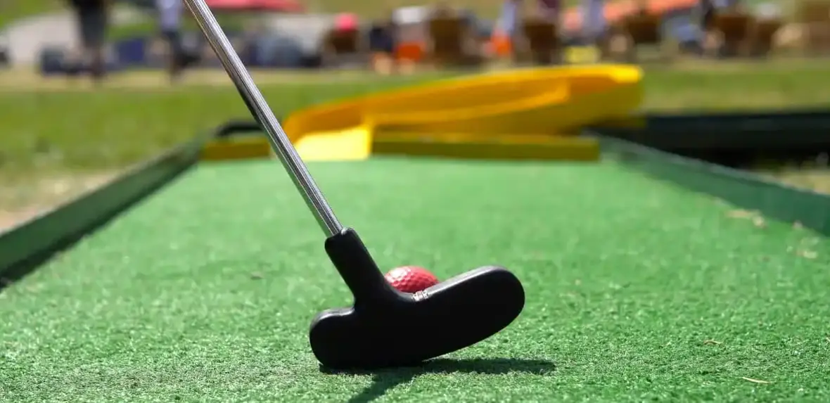 Conoce los beneficios de practicar mini golf