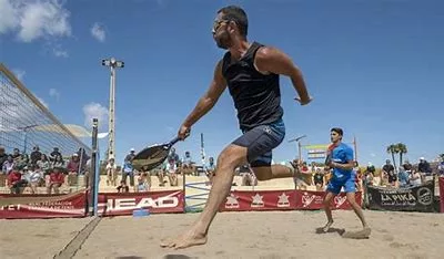 Paddle tennis: El deporte de moda en las costas