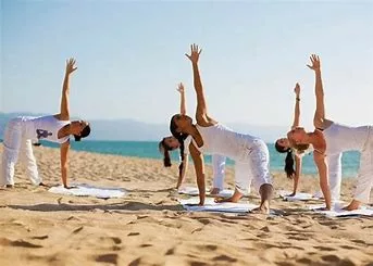 Descubre la magia del yoga en la playa