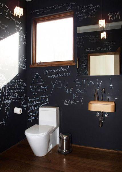 idee mur toilettes wc noir ecriture craie ardoise