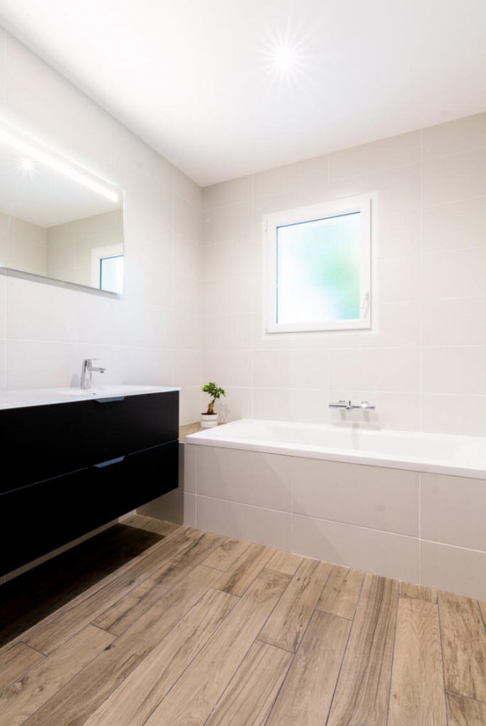 Salle de bain noire et blanche 16 id es pour vous inspirer