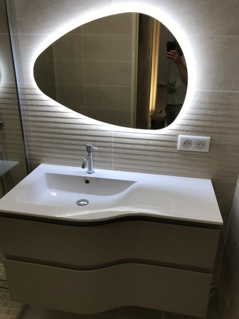 vasque-et-miroir-de-sdb-moderne