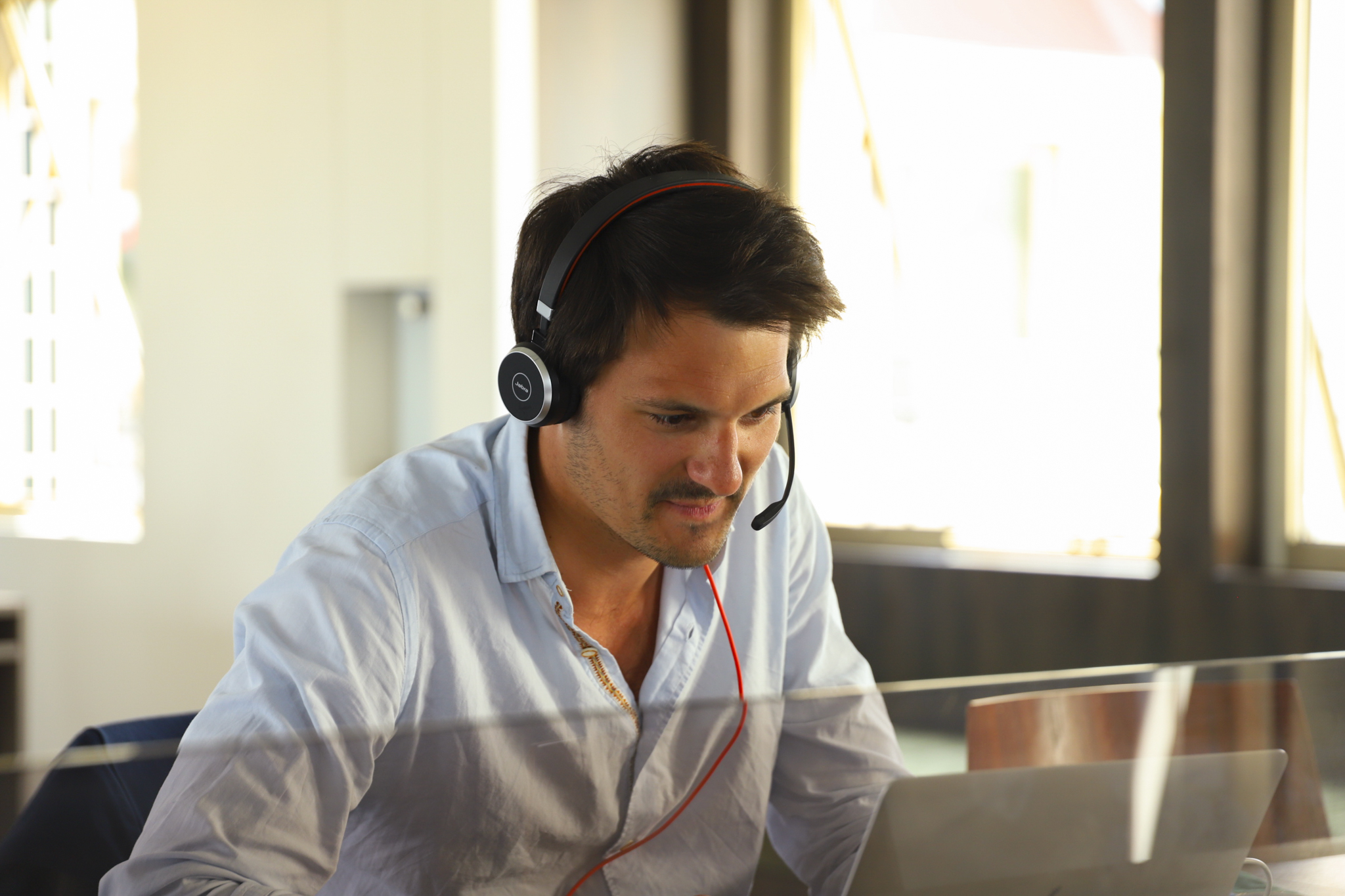 Travailleur indépendant dans un espace de coworking 