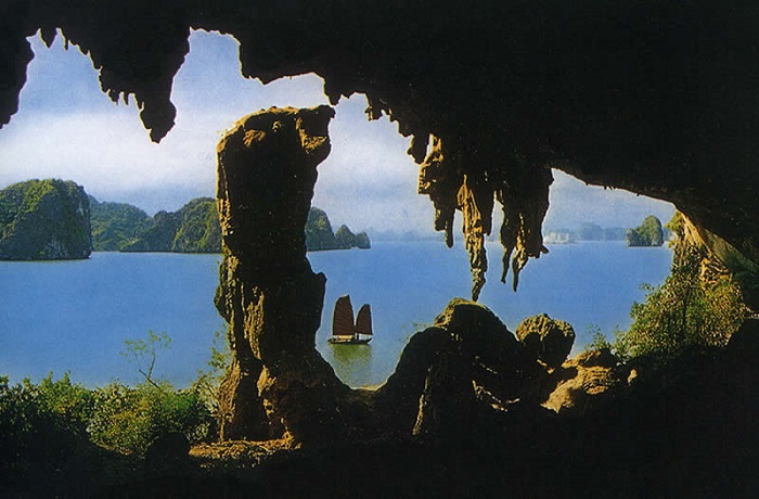 Hang Trống và Hang Trinh Nữ - Hạ Long