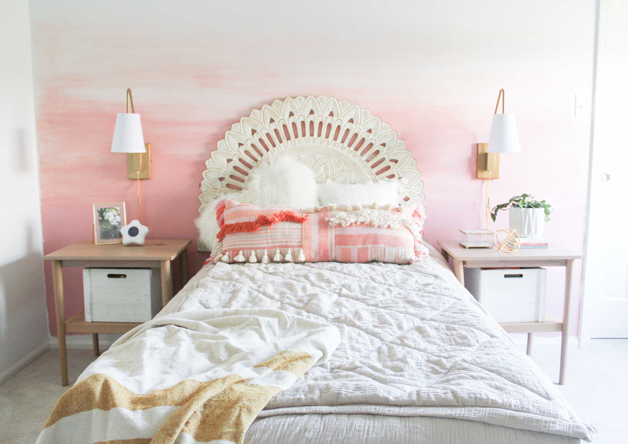 DIY Abstract Ombre Mural in Girl's Room
