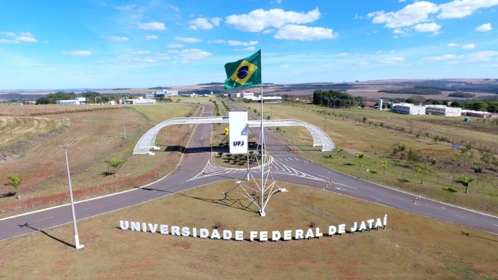 Concurso UFJ abre inscrições para 55 vagas; R$4.5 mil iniciais