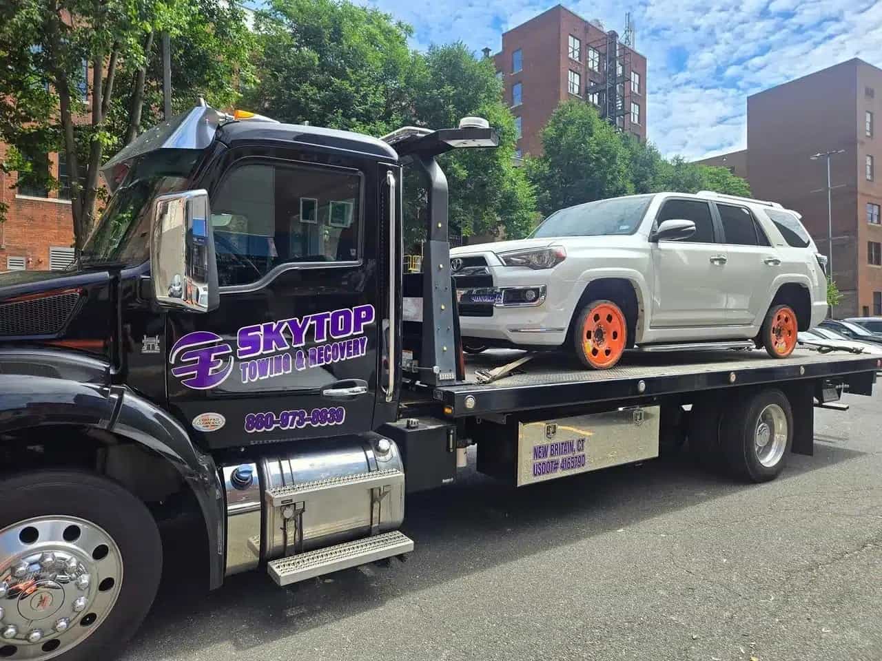 Reliable Heavy Duty Towing Services in Plainville CT