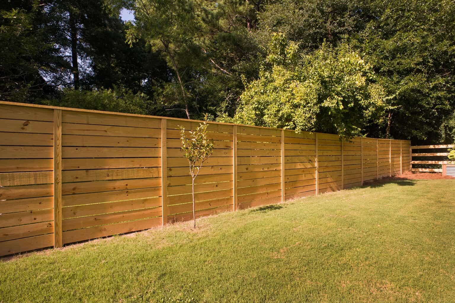 Installation an amazing Shadow box timber Fence for privateness and splendor