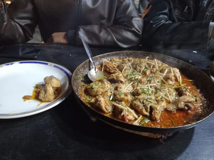 A Foodie's Guide to Lahore: Where to Eat on Your City Tour