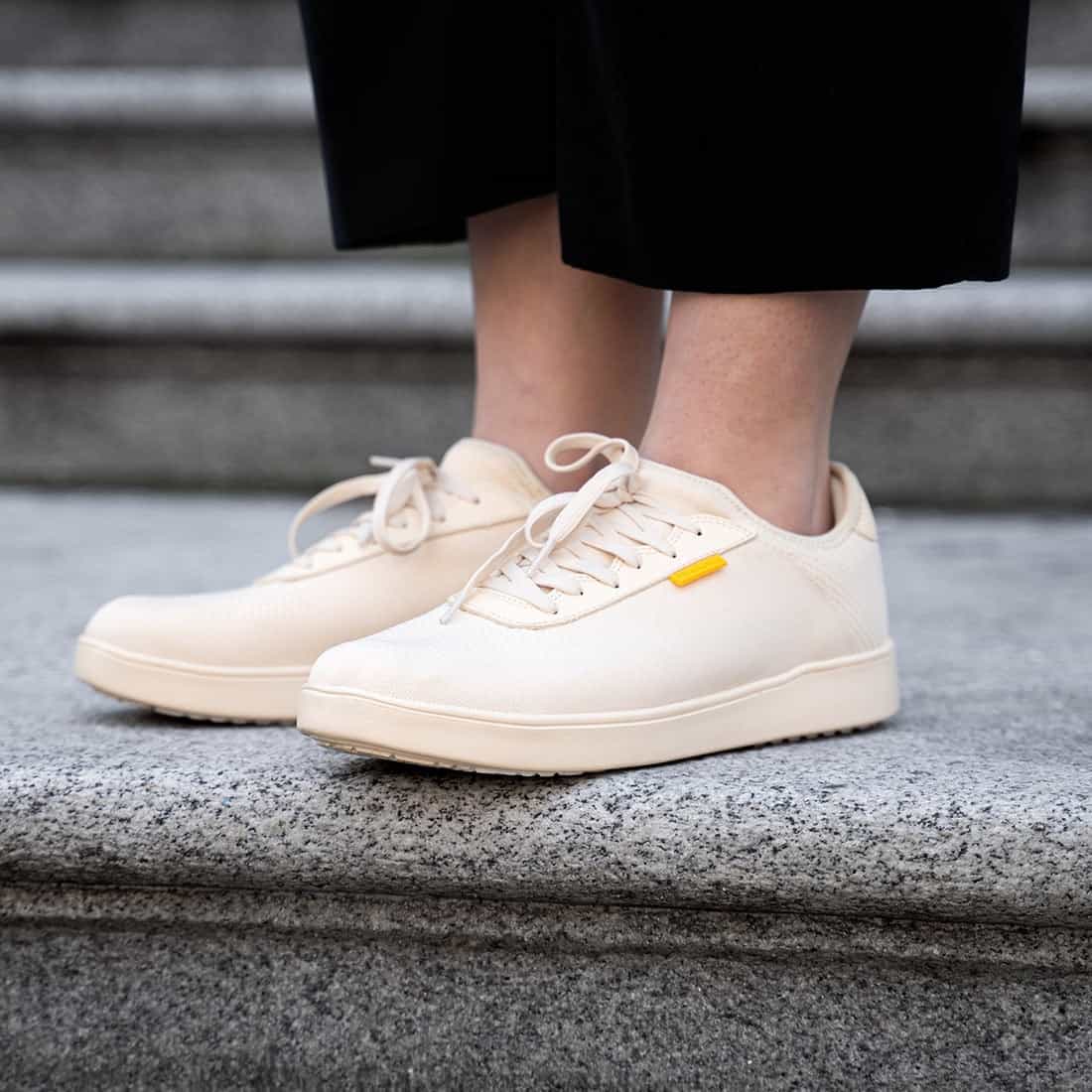 The Ultimate Guide to Waterproof Sneakers White: Style, Comfort, and Functionality