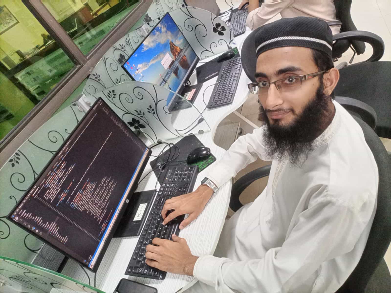 Engineer Shoaib Akhter Qadri is a Software Engineer, Hafiz-e-Quran, and Tech Educator