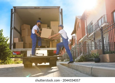 Expert Tips on Choosing the Right Moving Company | International Movers and Packers