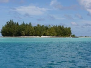 モツタプ。これが全貌の小さな島。