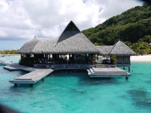 ホテルから離脱。