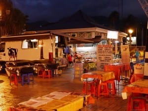 車が改造してあって、こんな車がたくさん来ていた。