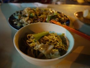 中華焼きそばみたいなものを注文。味はちょっと濃い目。美味しい。