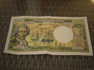 タヒチの紙幣。