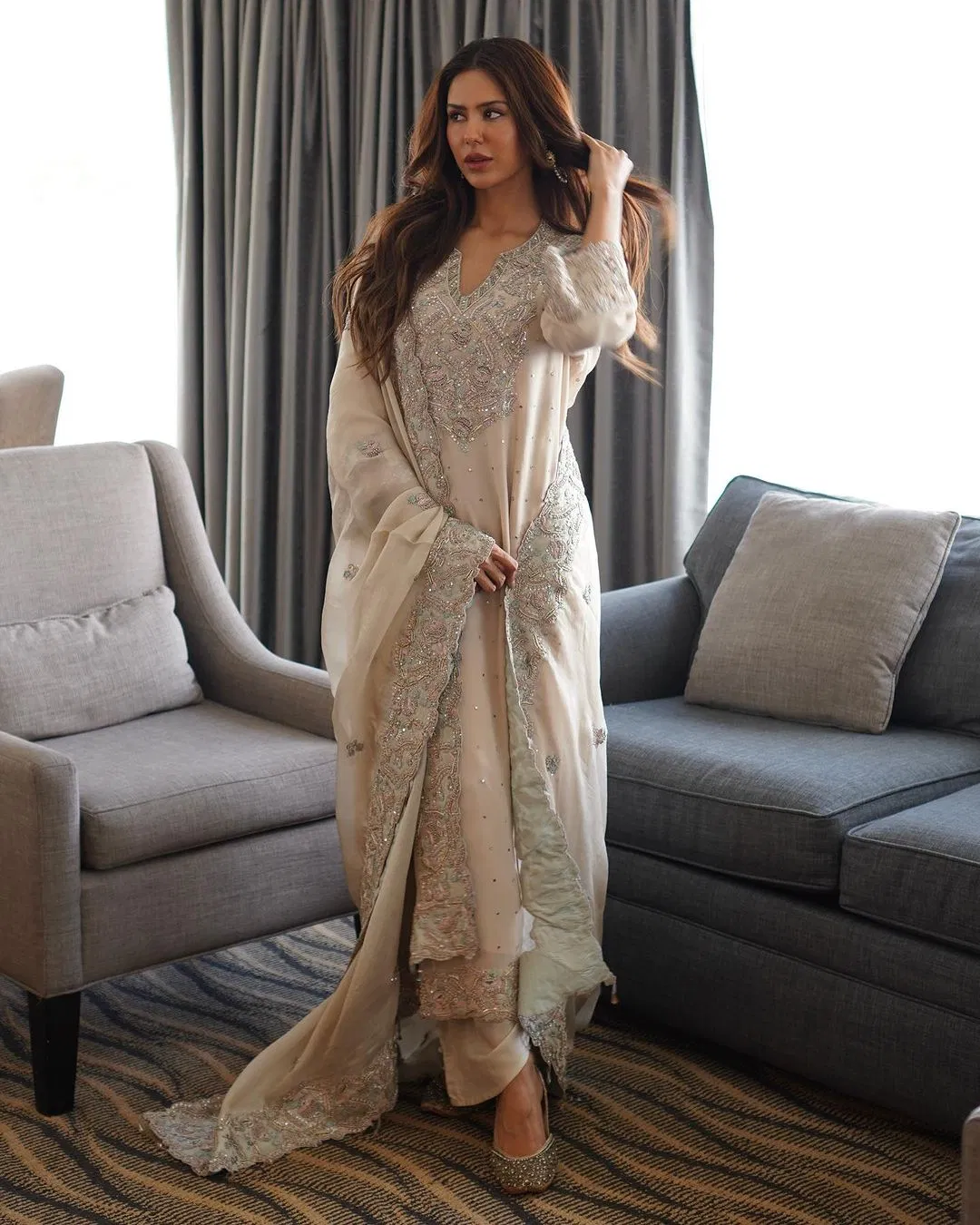 Sonam Kapoor Looks Regal in Chikankari Saree With Silver Sequin Detailing –  PICS