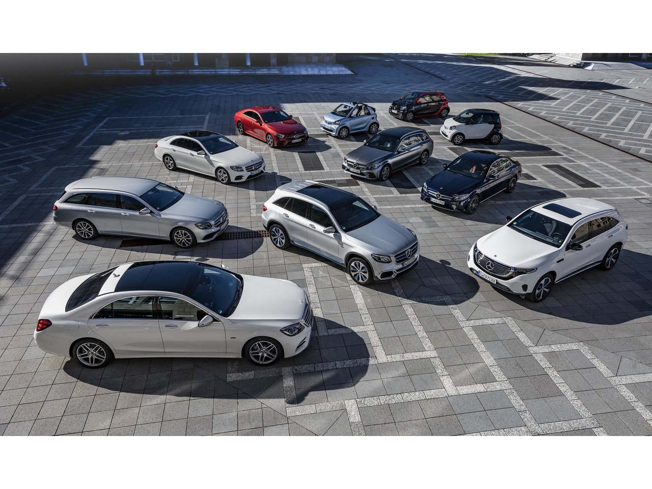 Mercedes започва сериозна електрическа офанзива