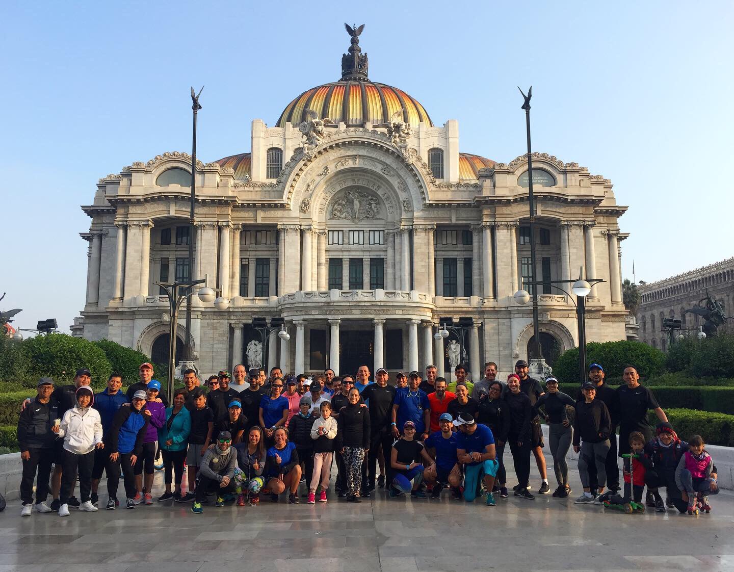 Cisco Running Club group photo.