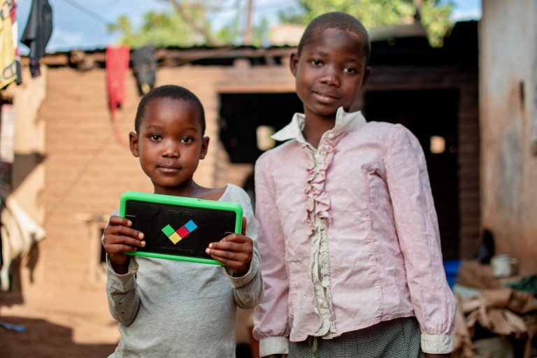 Children learning together on onebillion's onetab device
