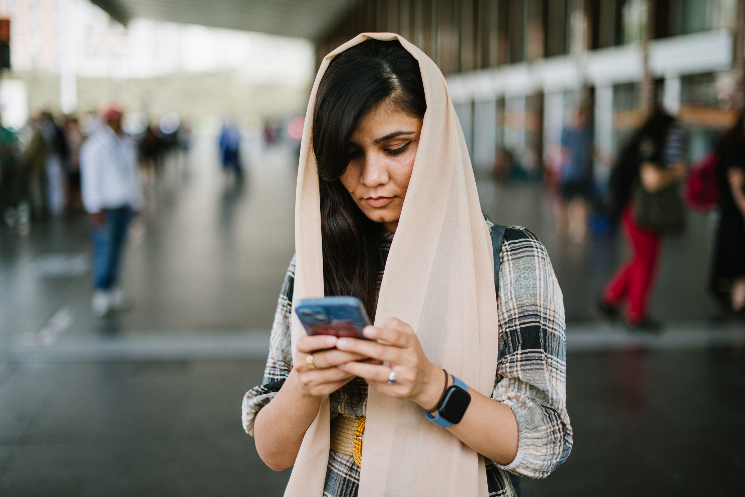 photo of a woman using IRC's Signpost app