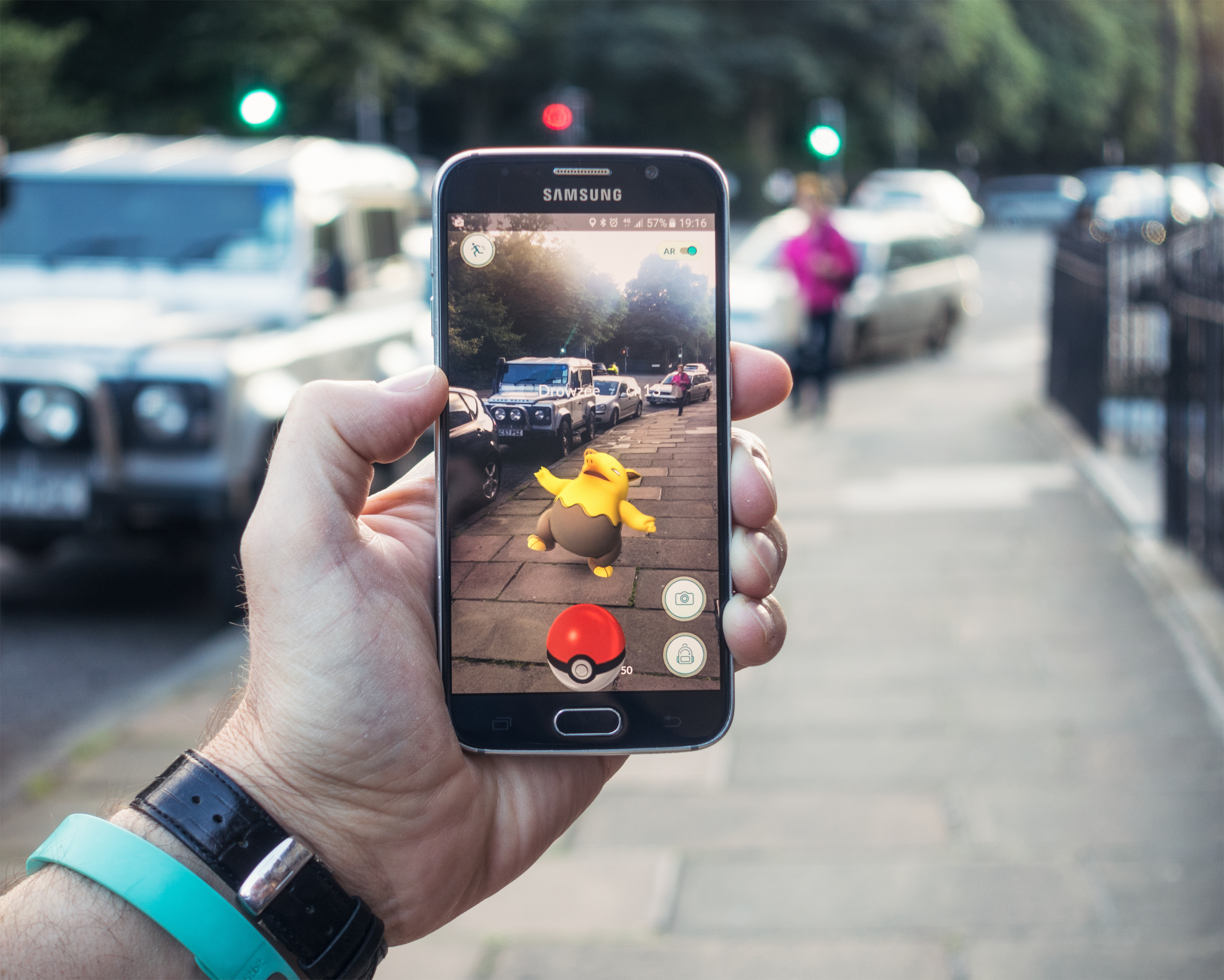 Pokémon Go game merges virtual, real worlds