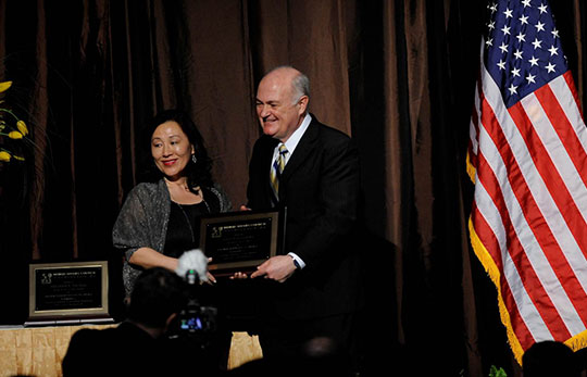 Dr. Steven Knapp, President of George Washington University, presents the World Affairs Council Global Education Award to Cisco Senior Vice President Tae Yoo on behalf of Cisco Chairman & CEO John Chambers